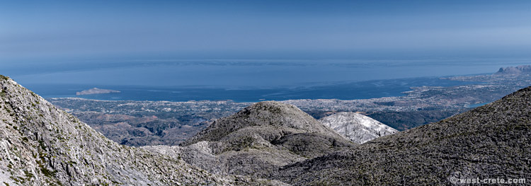 The Bay of Chania - click on the image to enlarge The Bay of Chania - click on the image to enlarge