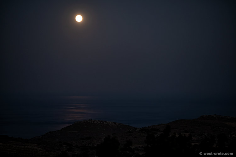 Full moon rising above the Libyan Sea - click on the image to enlarge Full moon rising above the Libyan Sea - click on the image to enlarge