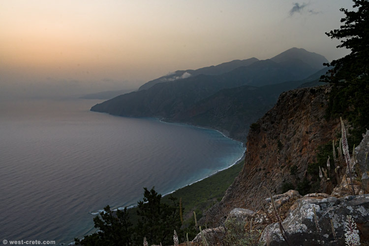 Above the Bay of Agia Roumeli - click on the image to enlarge SAbove the Bay of Agia Roumeli
- click on the image to enlarge