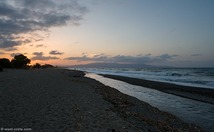 Sunset at Gerani beach - click on the image to enlarge Sunset at Gerani beach
- click on the image to enlarge