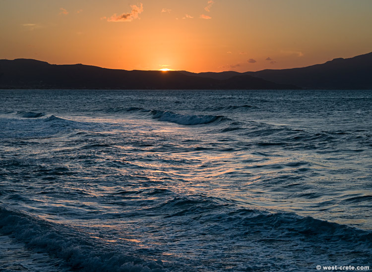 Kissamos Bay sunset - click on the image to enlarge Kissamos Bay sunset
- click on the image to enlarge