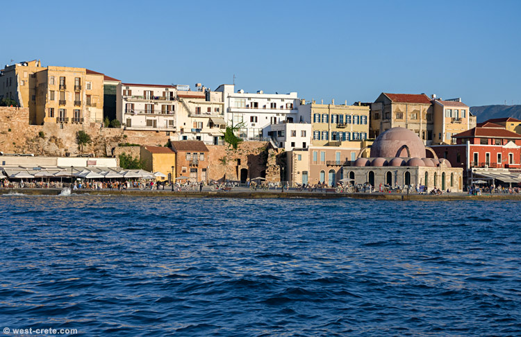 Evening in Chania harbour - click on the image to enlarge Evening in Chania harbour
- click on the image to enlarge