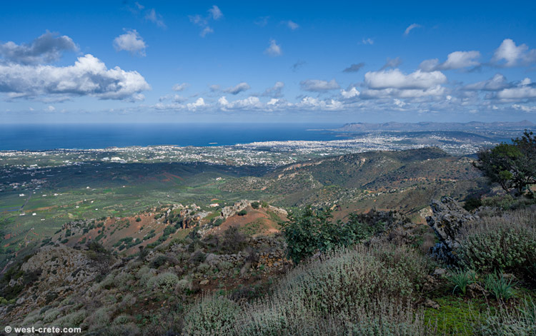 The Bay of Chania from the hill of Debla - click on the image to enlarge The Bay of Chania from the hill of Debla
- click on the image to enlarge
