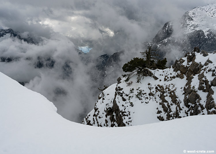 Through the clouds - click on the image to enlarge Through the clouds
- click on the image to enlarge