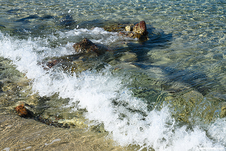 Breaking wave - click on the image to enlarge Breaking wave
- click on the image to enlarge