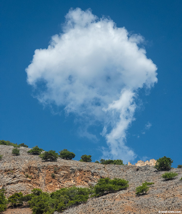 Turkish fort above Agia Roumeli - click on the image to enlarge Turkish fort above Agia Roumeli
- click on the image to enlarge