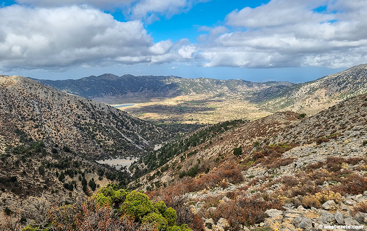 The plateau of Omalos - click on the image to enlarge The plateau of Omalos
- click on the image to enlarge