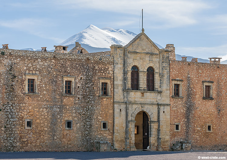 Psiloritis and Arkadi monastery - click on the image to enlarge Psiloritis and Arkadi monastery
- click on the image to enlarge