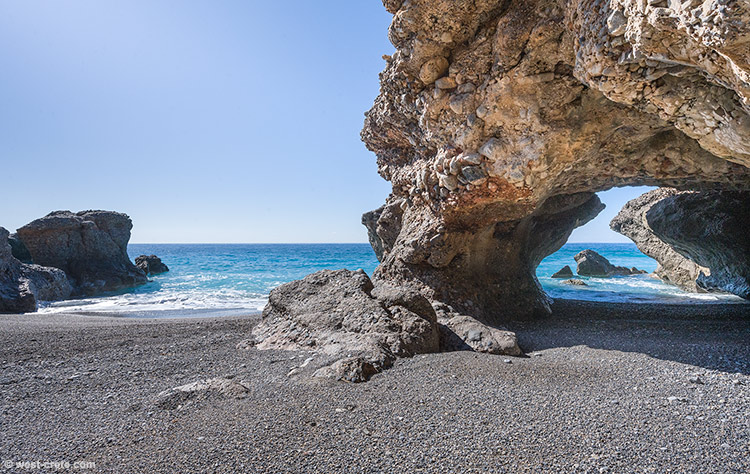 Small cove near Hora Sfakion - click on the image to enlarge Small cove near Hora Sfakion
- click on the image to enlarge
