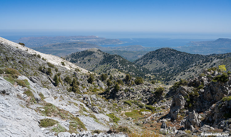 View of Souda Bay and Akrotiri from the slope of Psari - click on the image to enlarge View of Souda Bay and Akrotiri from the slope of Psari
- click on the image to enlarge