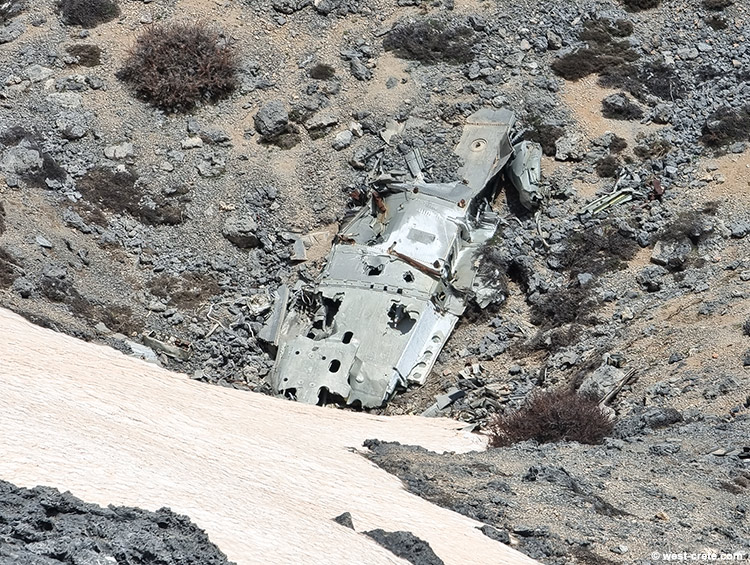Crashed plane in the White Mountains
 -  click on the image to enlarge