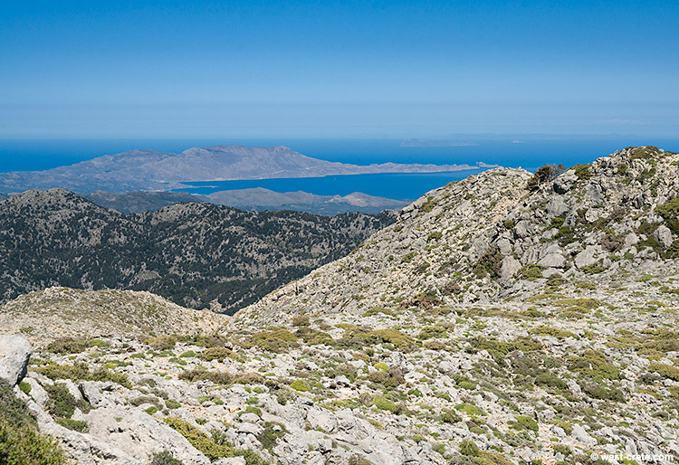 Gramvousa peninsula seen from the White Mountains - click on the image to enlarge Gramvousa peninsula seen from the White Mountains
- click on the image to enlarge