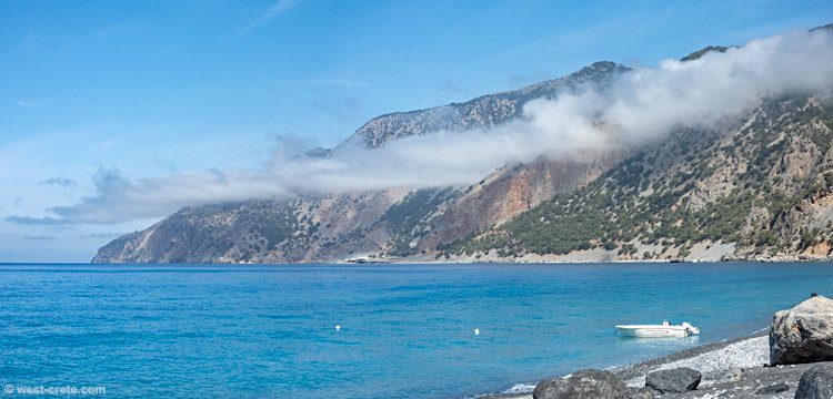 v - click on the image to enlarge The Bay of Agia Roumeli from Agios Pavlos
- click on the image to enlarge