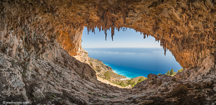 A cave high above Domata beach - click on the image to enlarge A cave high above Domata beach
- click on the image to enlarge