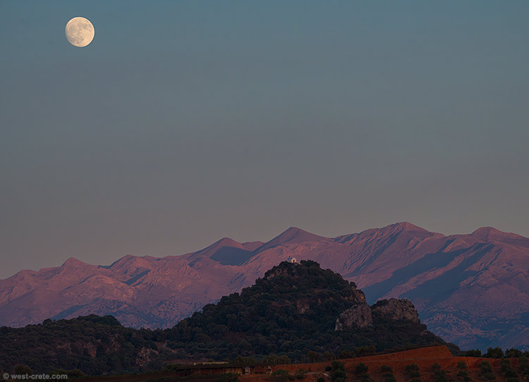 Red mountains - click on the image to enlarge Red mountains
- click on the image to enlarge