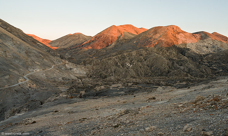 Sunrise in the mountains - click on the image to enlarge Sunrise in the mountains
- click on the image to enlarge