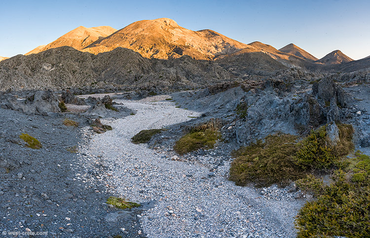 Sunrise in the mountains - click on the image to enlarge Sunrise in the mountains
- click on the image to enlarge