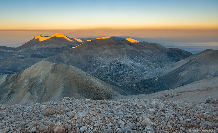 Sunset in the mountains - click on the image to enlarge Sunset in the mountains
- click on the image to enlarge