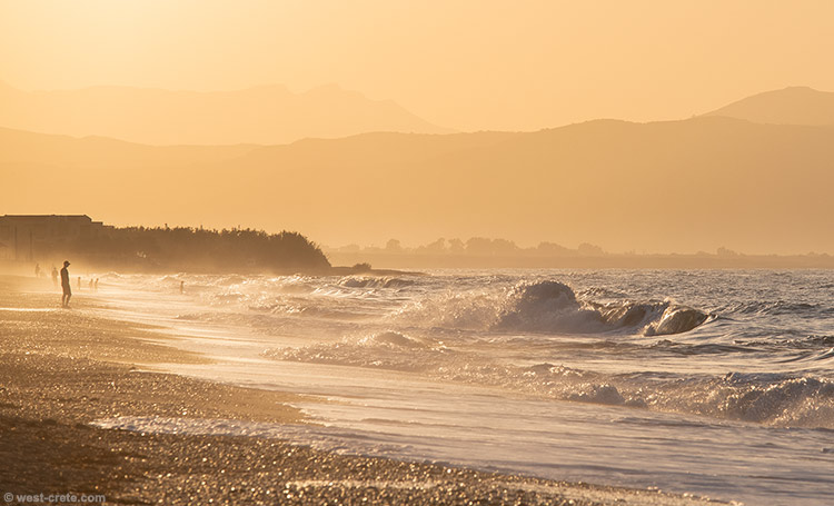 Meltemi waves - click on the image to enlarge Meltemi waves
- click on the image to enlarge