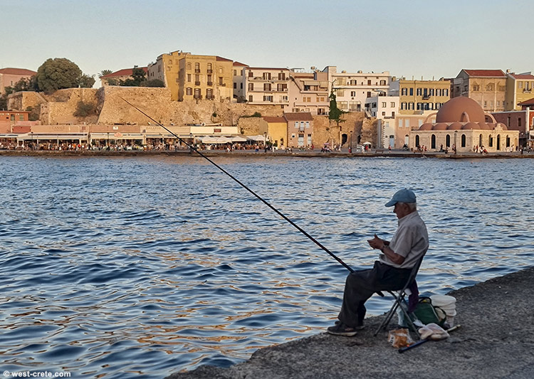 Evening time in Chania harbour - click on the image to enlarge Evening time in Chania harbour
- click on the image to enlarge