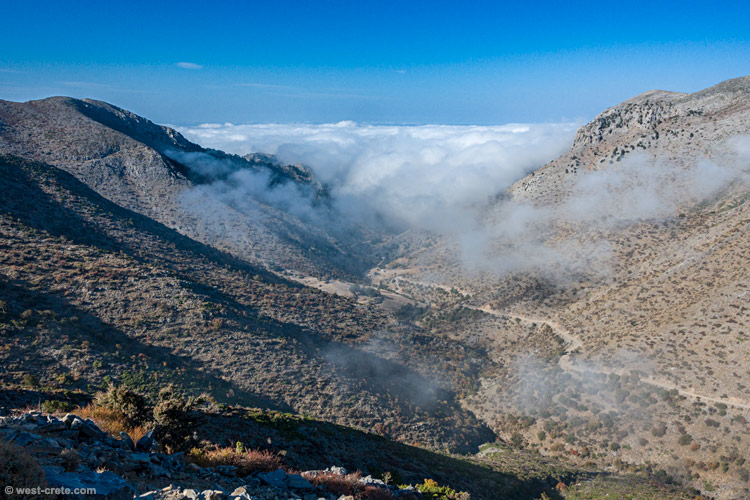 Clouds rising up a mountain valley - click on the image to enlarge Clouds rising up a mountain valley
- click on the image to enlarge