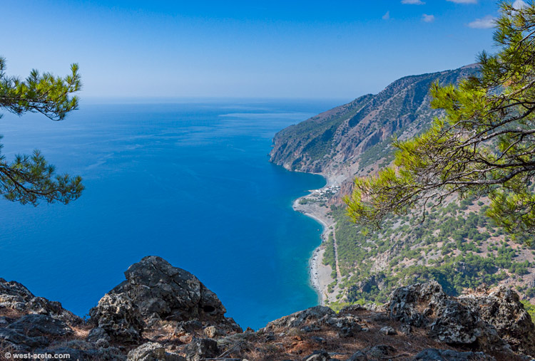 The bay of Agia Roumeli from above - click on the image to enlarge The bay of Agia Roumeli from above
- click on the image to enlarge