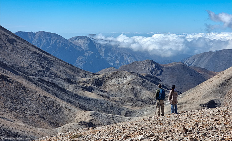 On the summit of Modaki - click on the image to enlarge On the summit of Modaki
- click on the image to enlarge