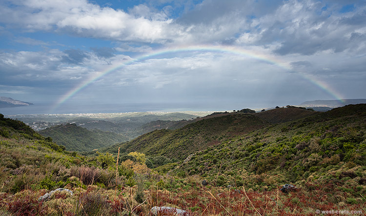 A walk in the rain above Kournas - click on the image to enlarge A walk in the rain above Kournas
- click on the image to enlarge
