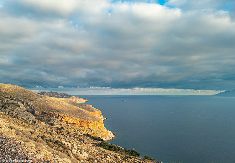 Early morning on Gramvousa - click on the image to enlarge Early morning on Gramvousa
- click on the image to enlarge