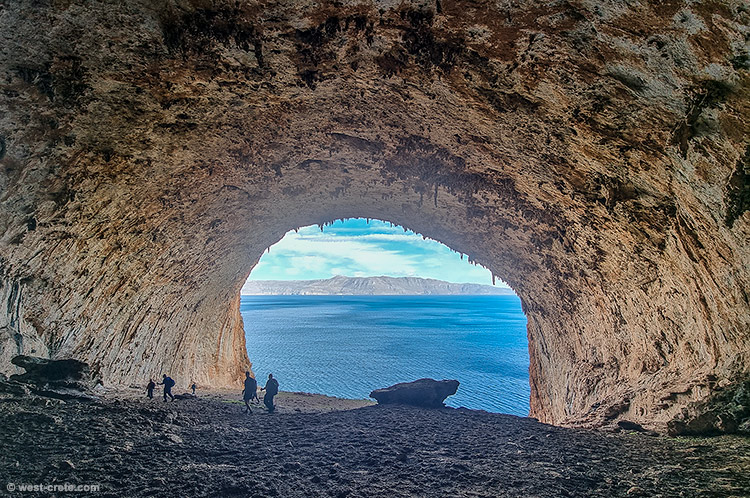 Tersanas cave on Gramvousa - click on the image to enlarge Tersanas cave on Gramvousa
- click on the image to enlarge
