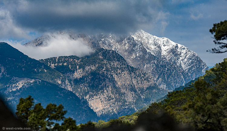 The summit of Volakias - click on the image to enlarge The summit of Volakias
- click on the image to enlarge
