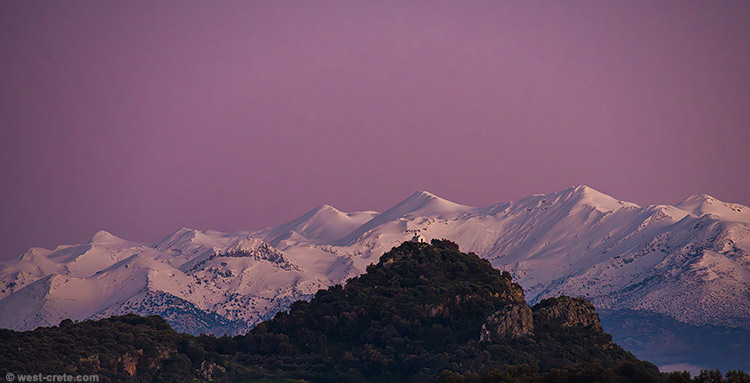 The White Mountains at dusk - click on the image to enlarge The White Mountains at dusk
- click on the image to enlarge