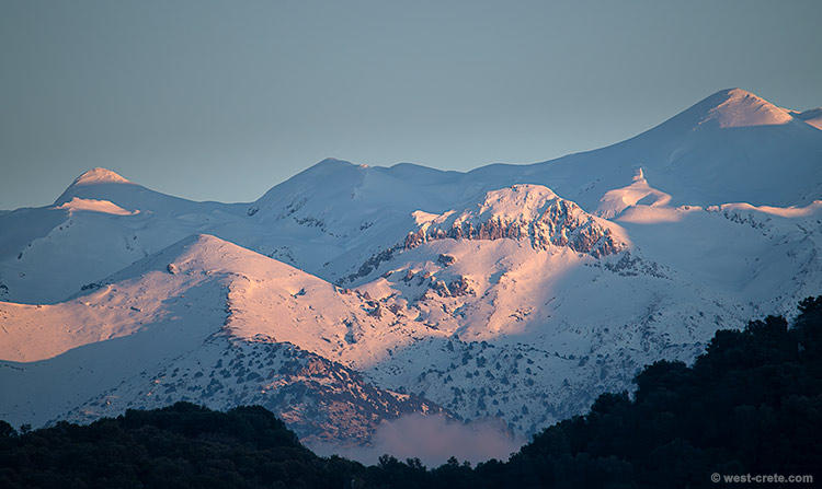 The White Mountains in evening light - click on the image to enlarge The White Mountains in evening light
- click on the image to enlarge