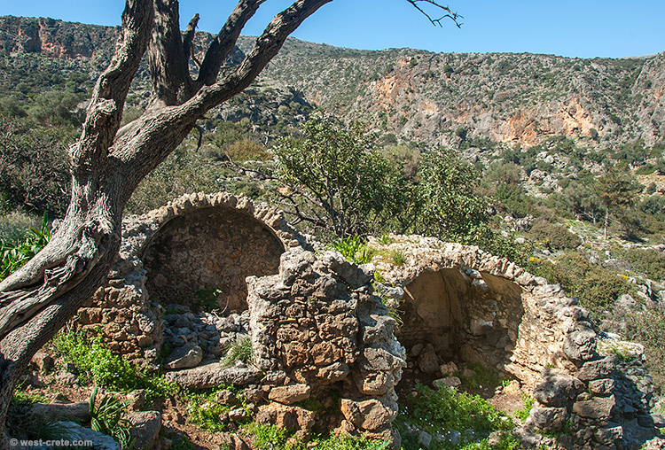 Roman tombs in Lissos - click on the image to enlarge Roman tombs in Lissos
- click on the image to enlarge