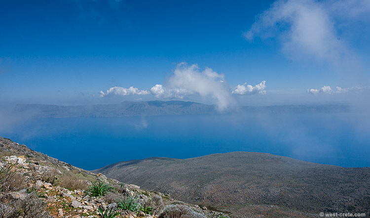Clouds play - click on the image to enlarge Clouds play
- click on the image to enlarge