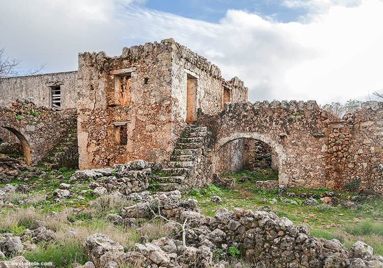 Ruined house in Aradena - click on the image to enlarge Ruined house in Aradena
- click on the image to enlarge