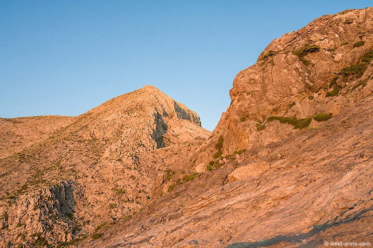 Golden hour in the White Mountains - click on the image to enlarge Golden hour in the White Mountains
- click on the image to enlarge