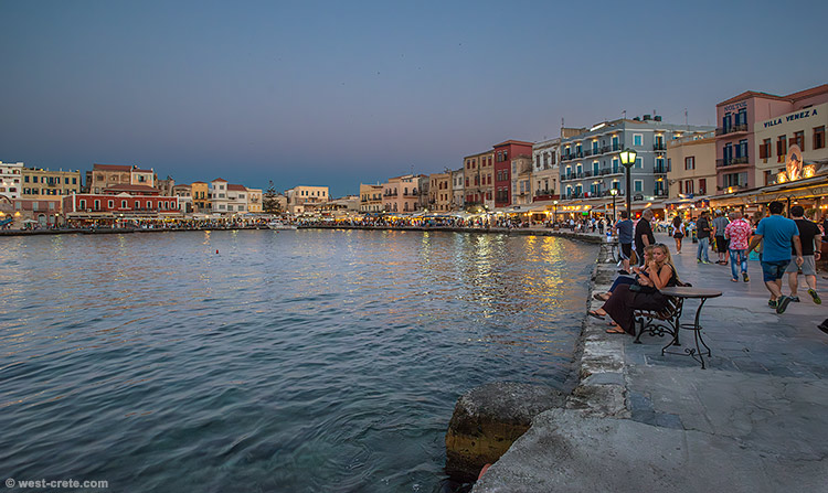 Chania harbour in the evening - click on the image to enlarge Chania harbour in the evening - click on the image to enlarge