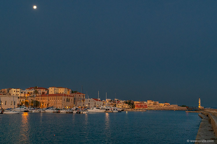 Chania harbour before dawn - click on the image to enlarge Chania harbour before dawn - click on the image to enlarge