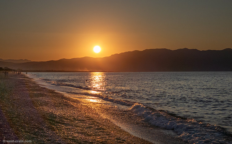 Gerani beach sunset - click on the image to enlarge Gerani beach sunset - click on the image to enlarge