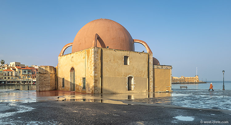 After the storm on Chania harbour - click on the image to enlarge After the storm on Chania harbour - click on the image to enlarge