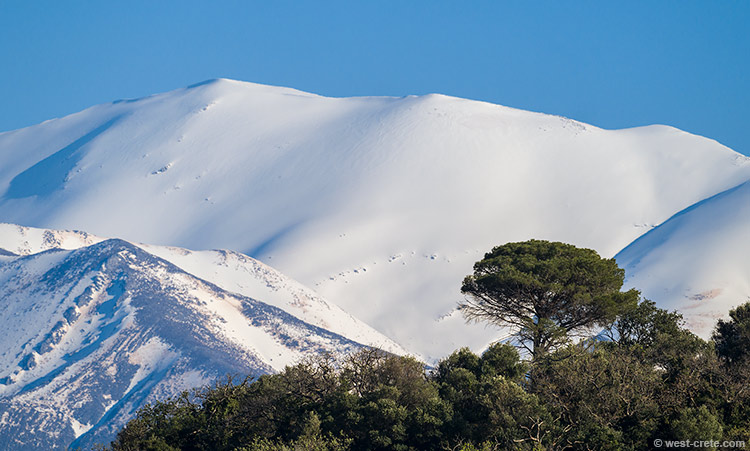 Late snow on Melindaou - click on the image to enlarge Late snow on Melindaou - click on the image to enlarge