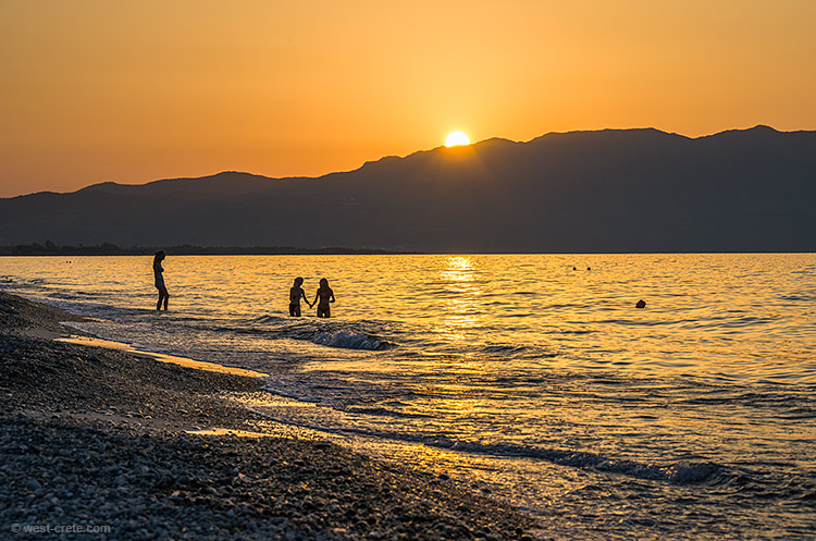 Sunset on Gerani beach - click on the image to enlarge Sunset on Gerani beach - click on the image to enlarge