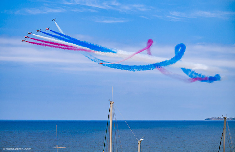 The Red Arrows in Chania - click on the image to enlarge The Red Arrows in Chania - click on the image to enlarge